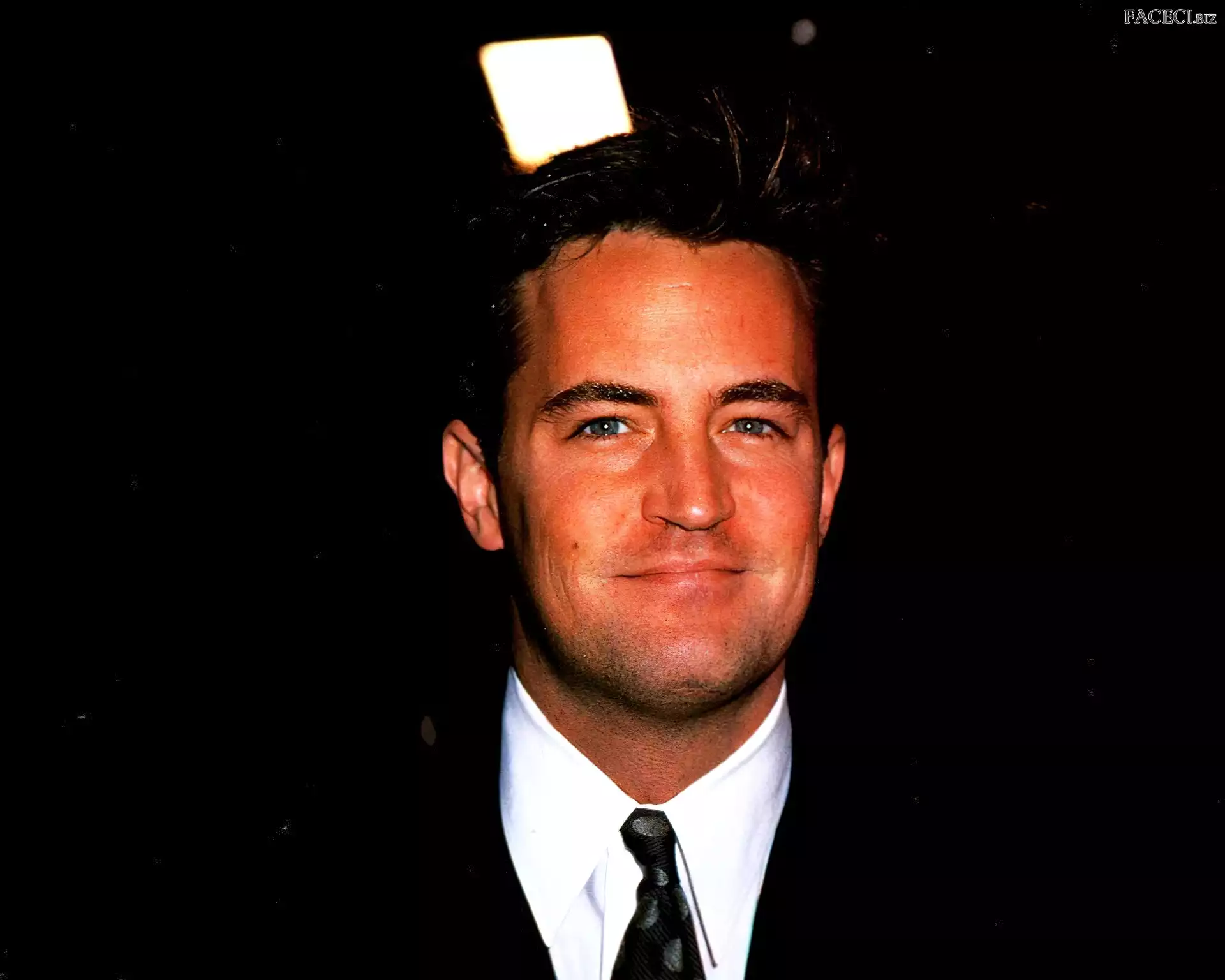 Mathew Perry, niebieskie oczy